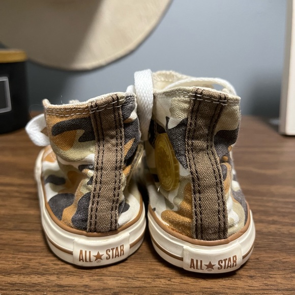 Toddler Converse size 5 - Picture 2 of 4